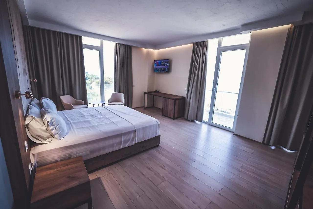 Hotel Aria Beach Resort Golem